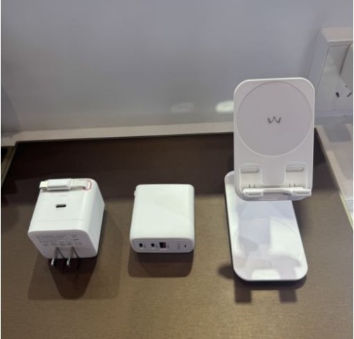 65W GaN Fast mobile charger  with retractable cable 67W GaN charger mobile holder
