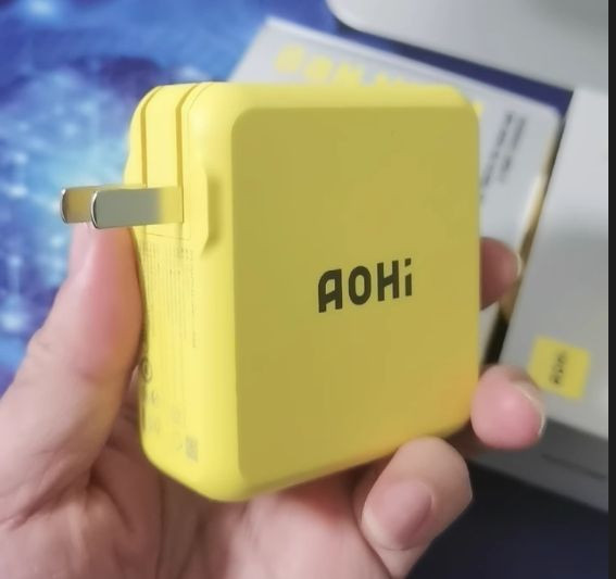 140W GaN fast charging charger  2C 1A